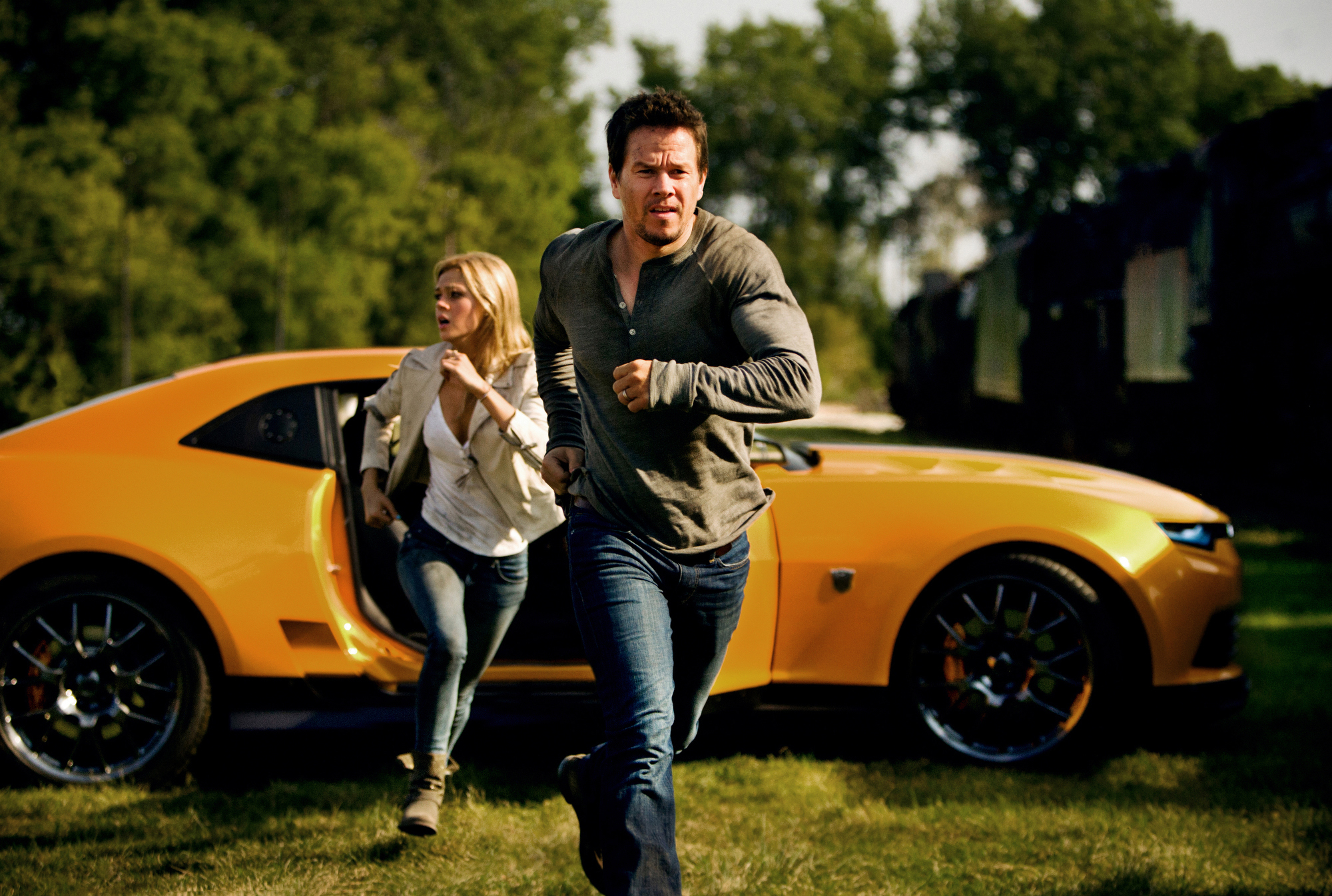 transformers-4-age-of-extinction-mark-wahlberg-nicola-peltz.jpg