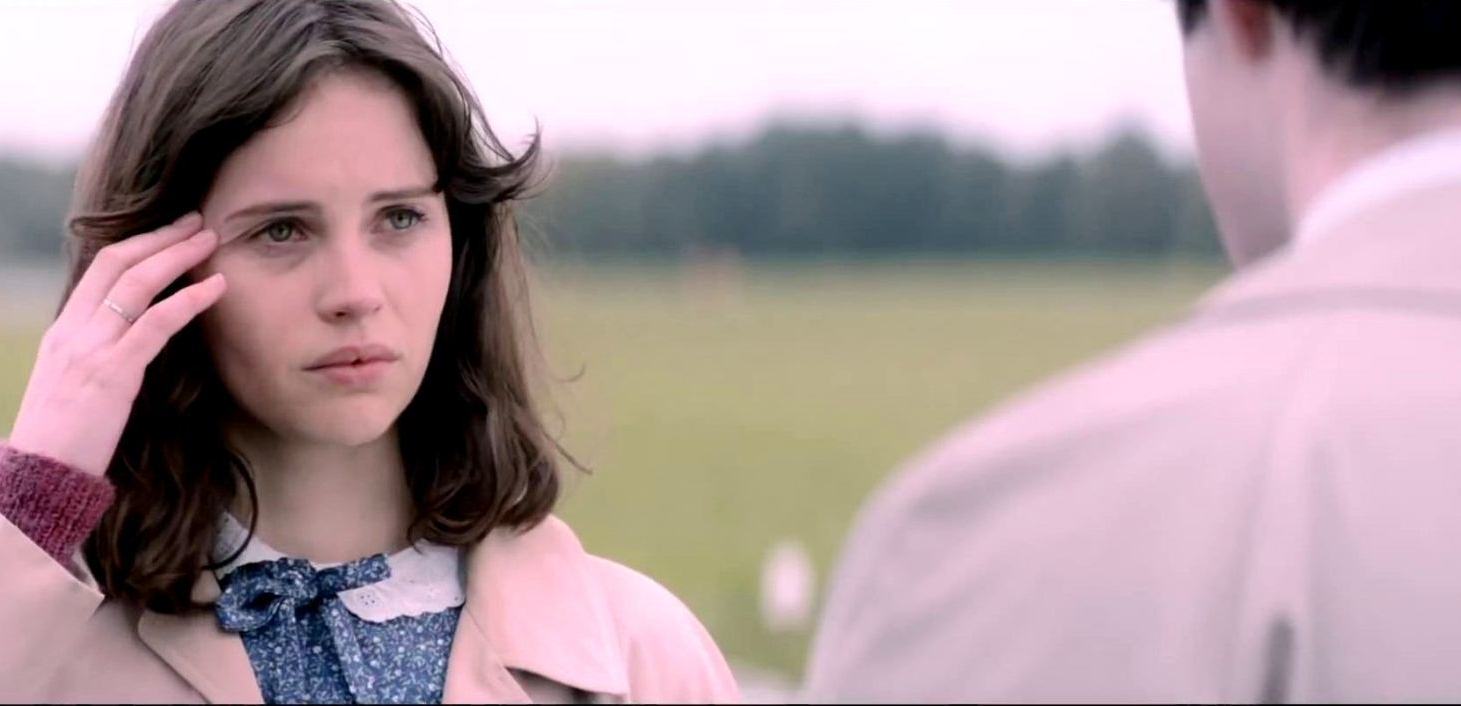 felicity-jones-in-the-theory-of-everything-movie-4.jpg