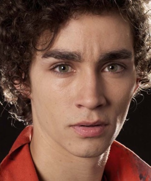 15_robert-sheehan_1.jpg