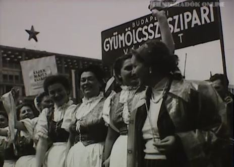 1954_felvonulas02.JPG