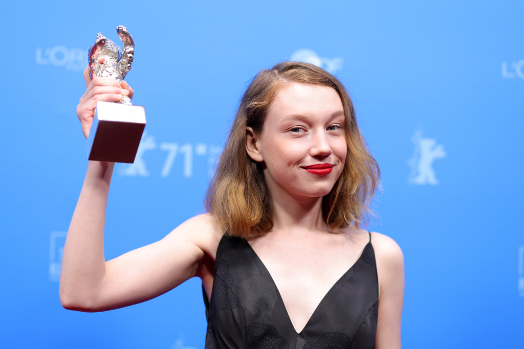 lilla_kizlinger_award_winners_photocall_71st_vbaxtwjoa2ux.jpg