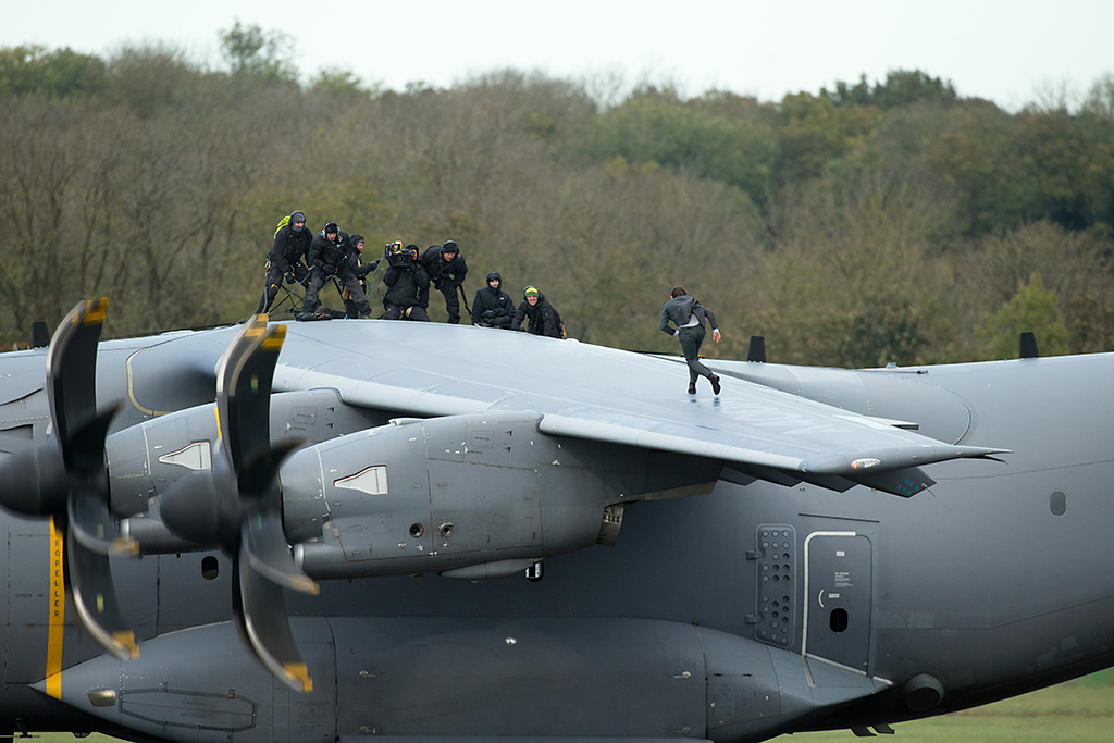 mission-impossible-5-making-plane-scene.jpg