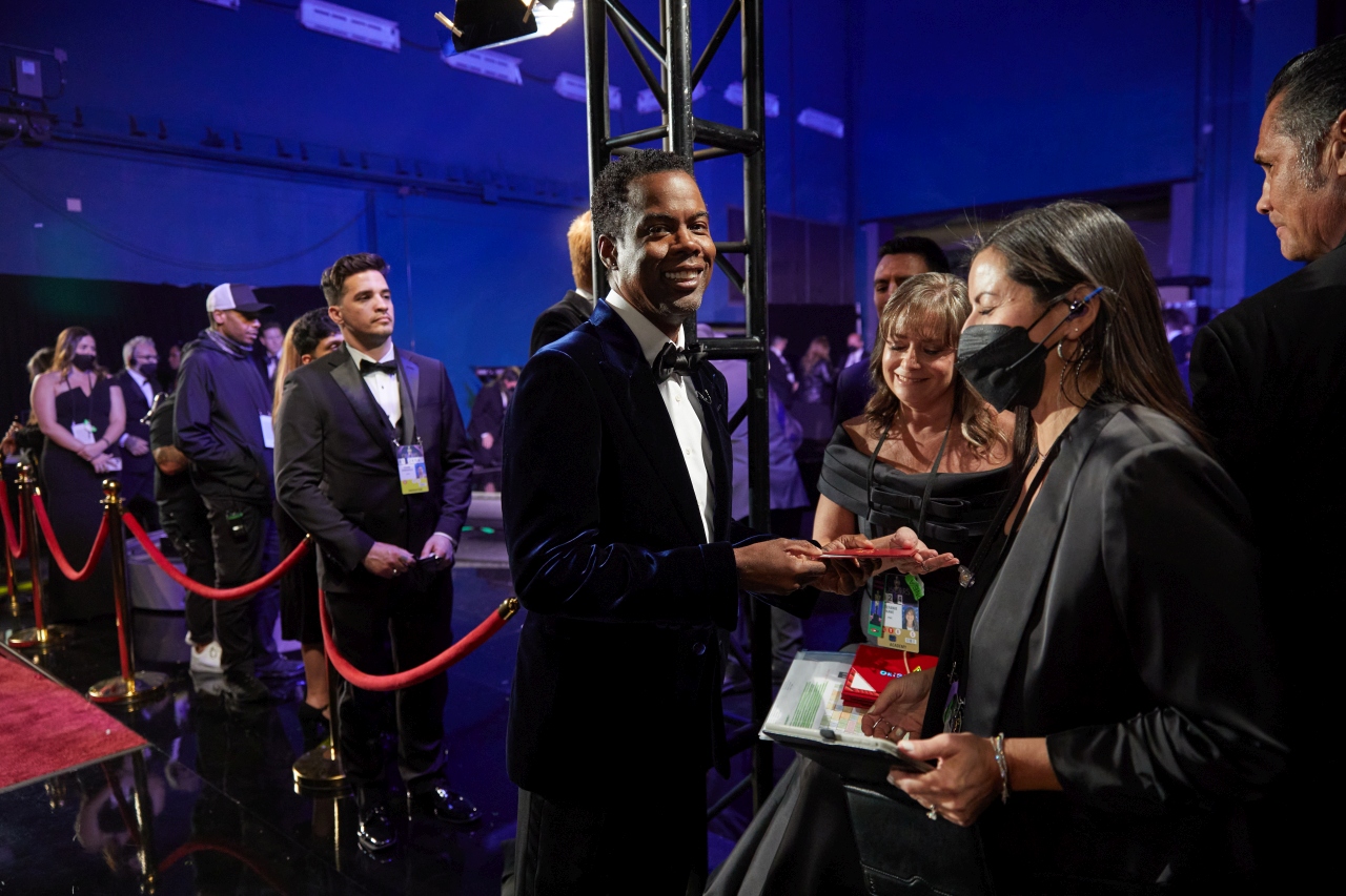 Chris Rock megkapja A BORÍTÉKOT