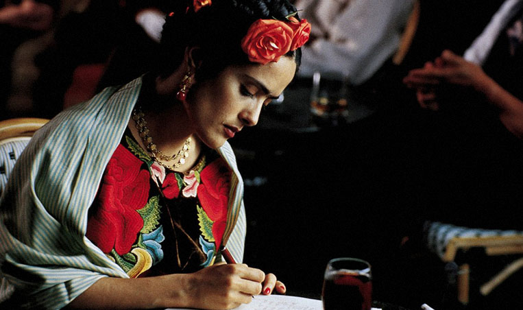 frida-kahlo-festmeny-film-salma-hayek-ir.jpg