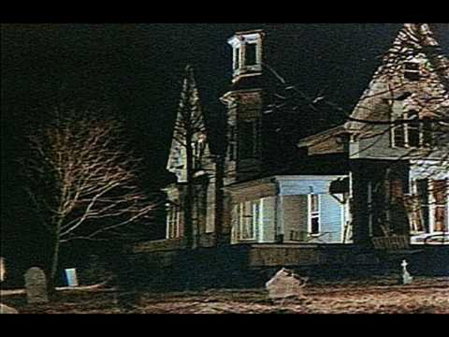 The House by the Cemetery - A temetőre épült ház