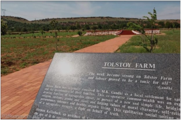 tolstoj_farm.jpg