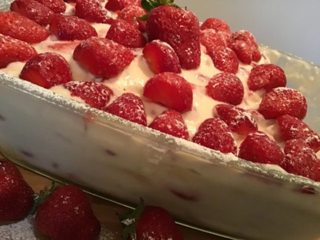 Kanálcsilingelős: Fehércsokoládés-epres krémes tiramisu