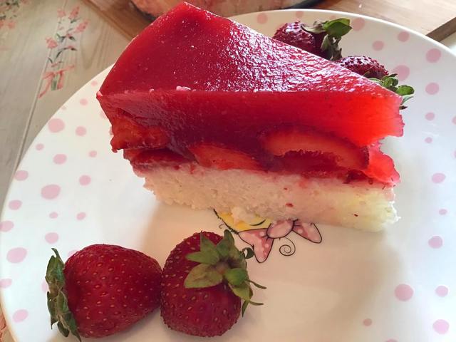 Epres gyümölcsrizs torta