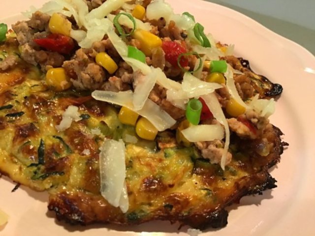 Cukkinis tortilla húsos raguval és cukkini salsával KETO