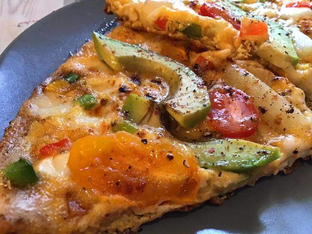 Avokádós sonkás pizza KETO
