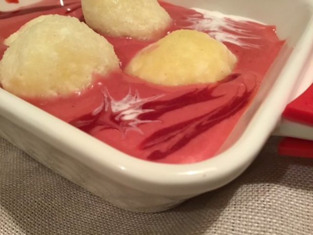 A csábító: Túrógombóc vaníliás málnahabbal