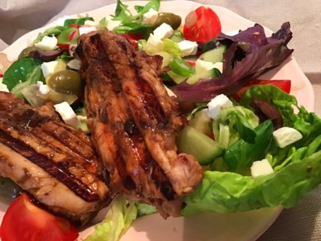Szecsuani sült csirkefalatok vitamin salátával KETO