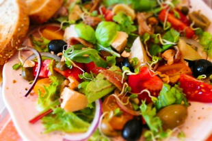 Ínycsiklandó fitneszsaláta: Articsókás-szardellás saláta KETO