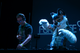 Farkasbőrbe bújva talált rá igazi énjére a magyar előadó