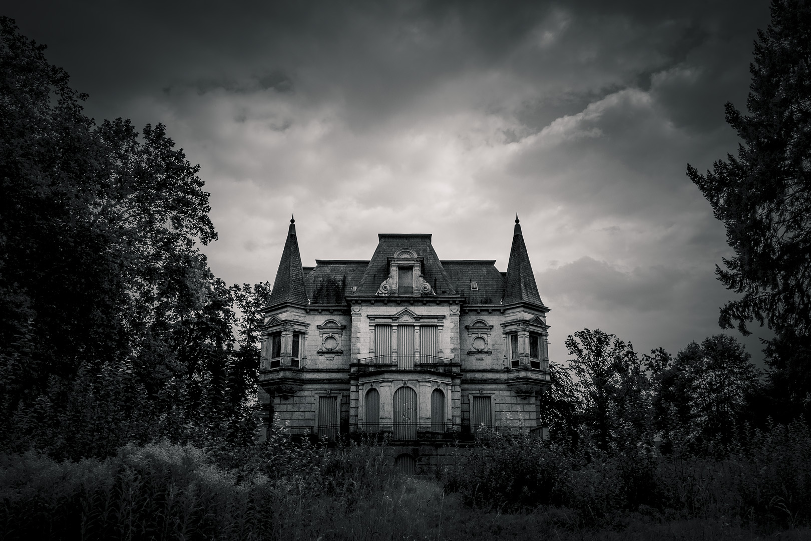 haunted_house_by_nassimhasan-d5qmcqh.jpg