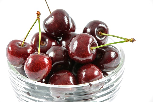 mouth-watering-cherries-1499444_640.jpg