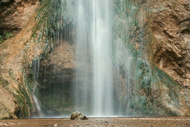 waterfall-ge18aade37_640.jpg