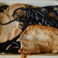 Kanadai juharszirupban sült csirkemell vajas, mandulás fekete spagettivel