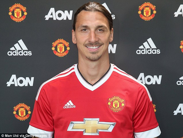 35dcce5b00000578-3671202-zlatan_ibrahimovic_is_now_officially_a_manchester_united_player_-m-14_1467458303291.jpg