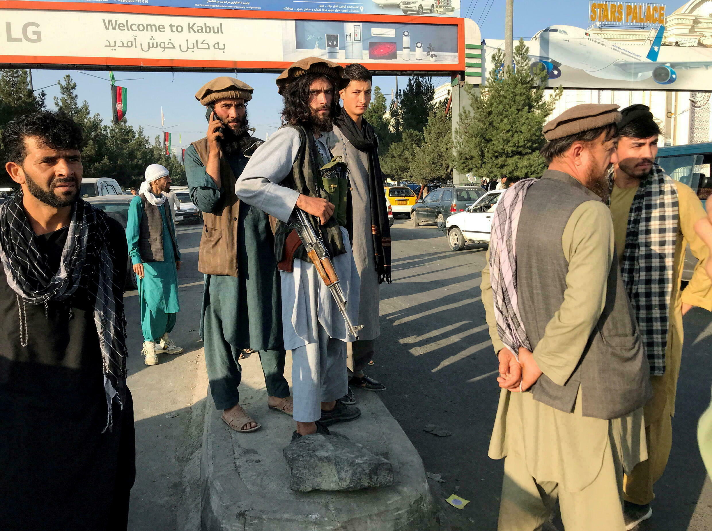 taliban-kabulairport.jpg