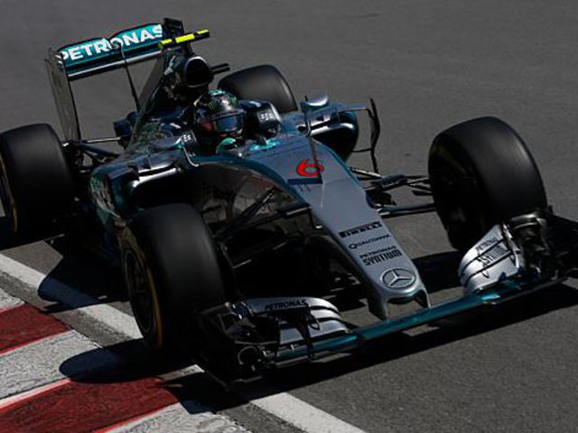 F1 Rosberg zárt az élen a piros zászlókkal tarkított 3. edzésen