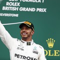 F1 Hamilton győzelem, defektes Ferrarik Silverstone-ban