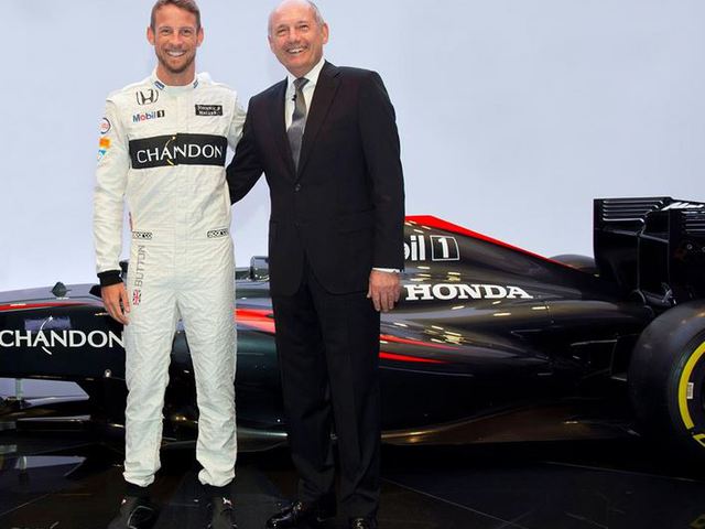 Button marad az F1-ben, a Manor Mercedes motorra vált - Villámhírek az elmúlt 24 órából