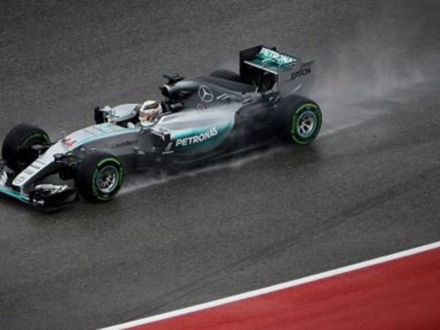 F1 Hamilton úszott leggyorsabban az ítéletidőben