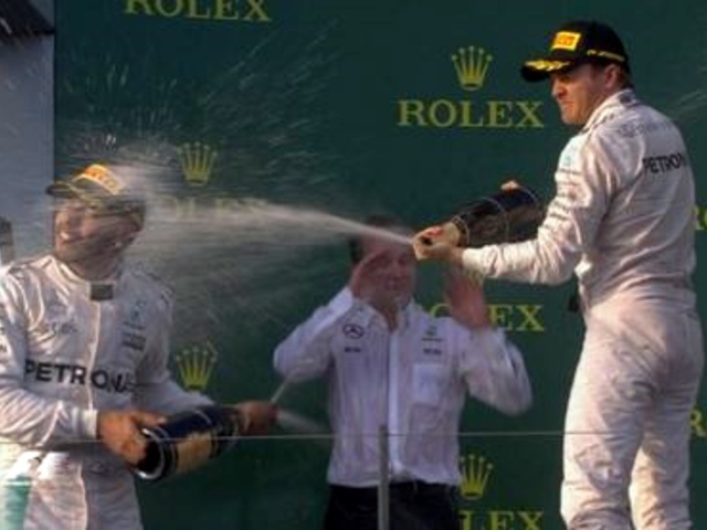 F1 Rosberg nyerte a mozgalmas szezonnyitót