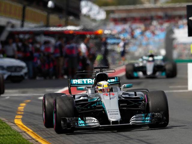 F1 Hamilton duplázott pénteken Melbourne-ben