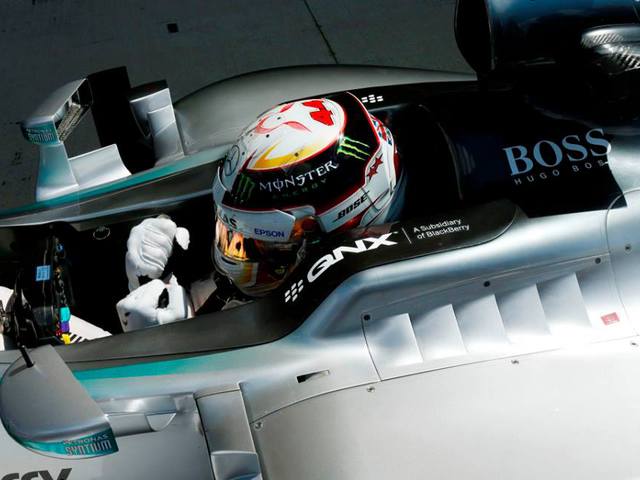 F1 Hamilton megharcolt újabb hazai diadaláért