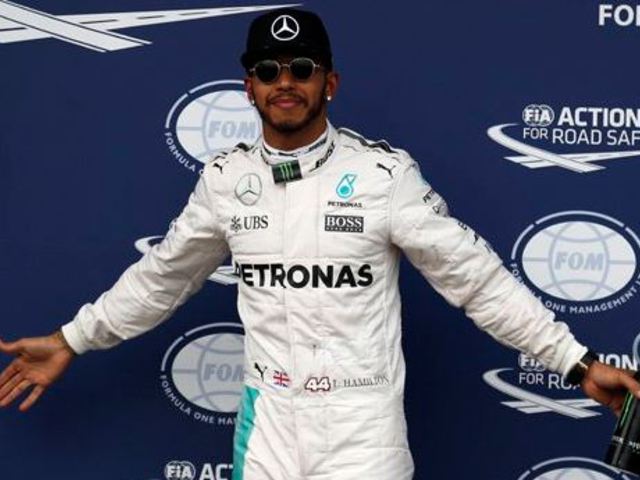 F1 Hamiltoné lett a kudarcba fulladt új időmérő pole-ja