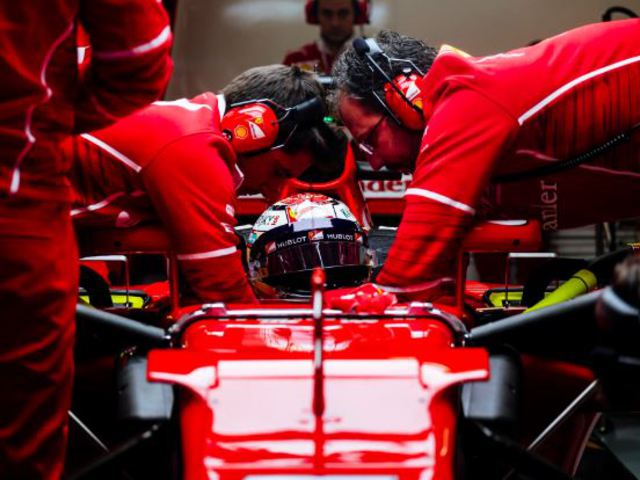 F1 Räikkönen Ferrarija zárt az élen a második tesztnapon