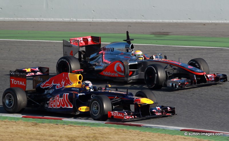 Red Bull McLaren generátorokkal.jpg