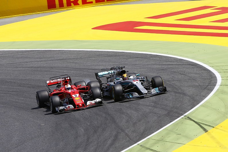 hamilton-vettel-barcelona.jpg