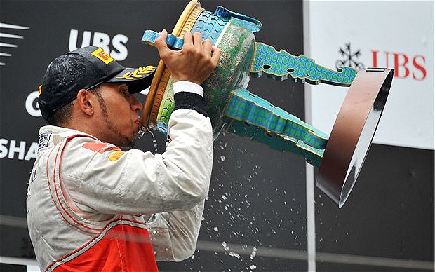 lewis_hamilton 2011- kína.jpg