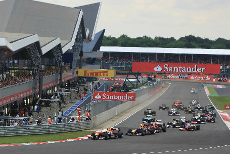 Start-of-the-2011-Formula-1-Santander-British-Grand-Prix.jpg