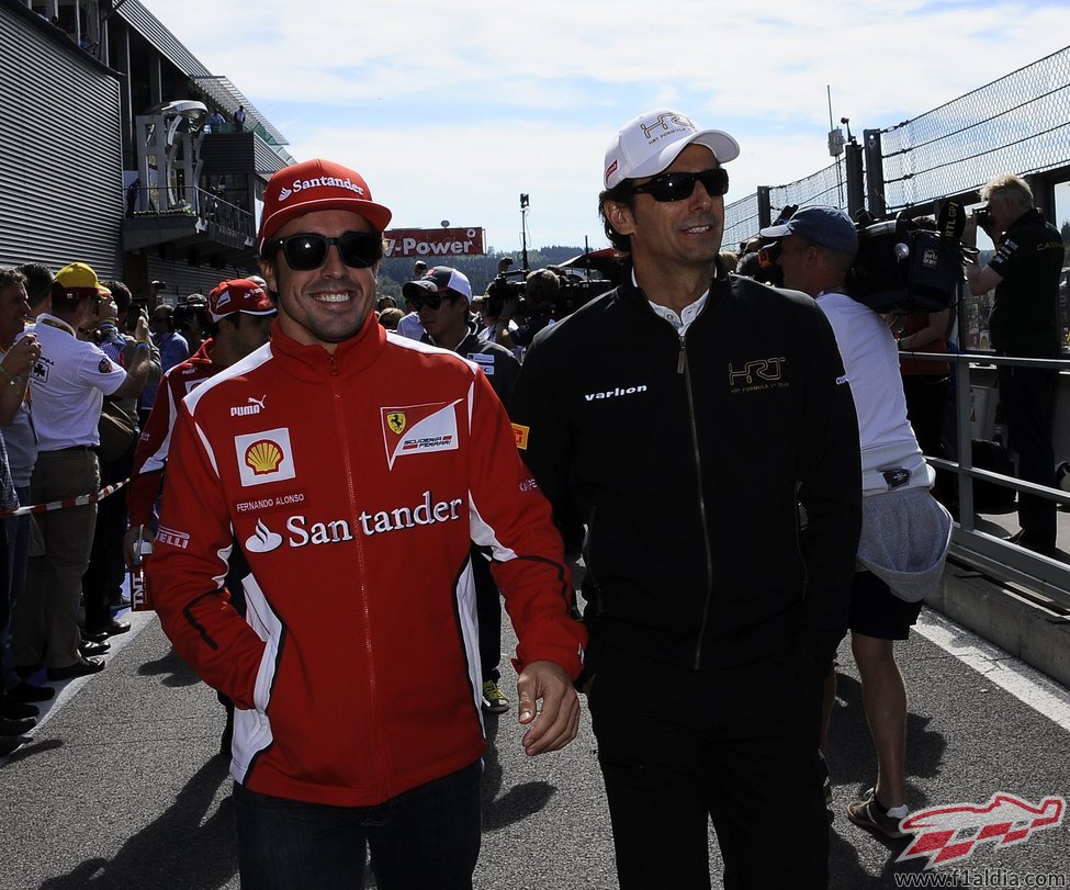 Alonso és de la Rosa együtt dolgoznak.jpg