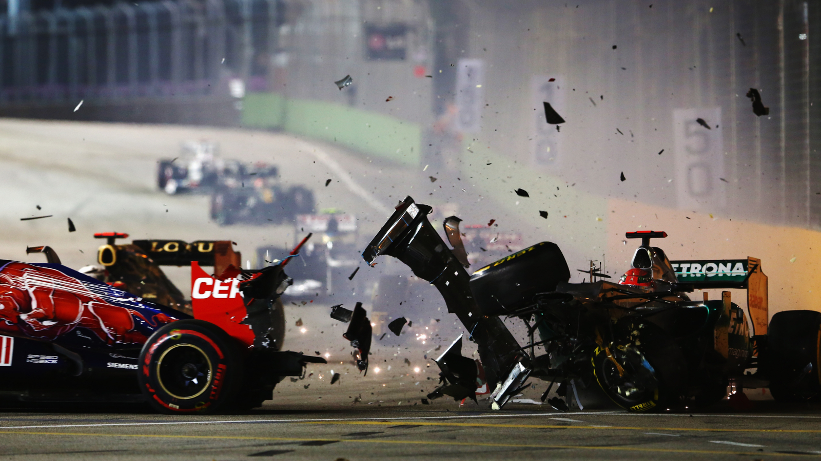 Schumacher balesete Szingapúrban.jpg