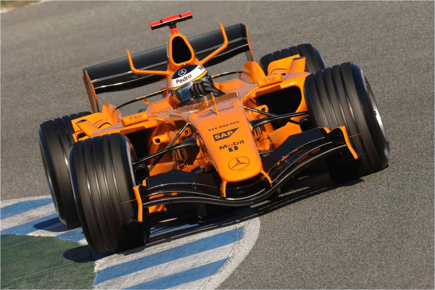McLaren - Narancs festés 2006.jpg