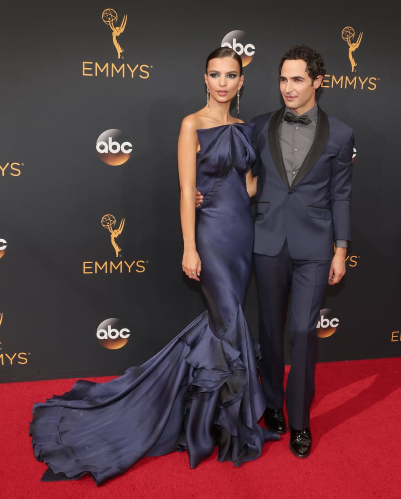 Emily Ratajkowski és Zac Posen az Emmy vörös szőnyegén