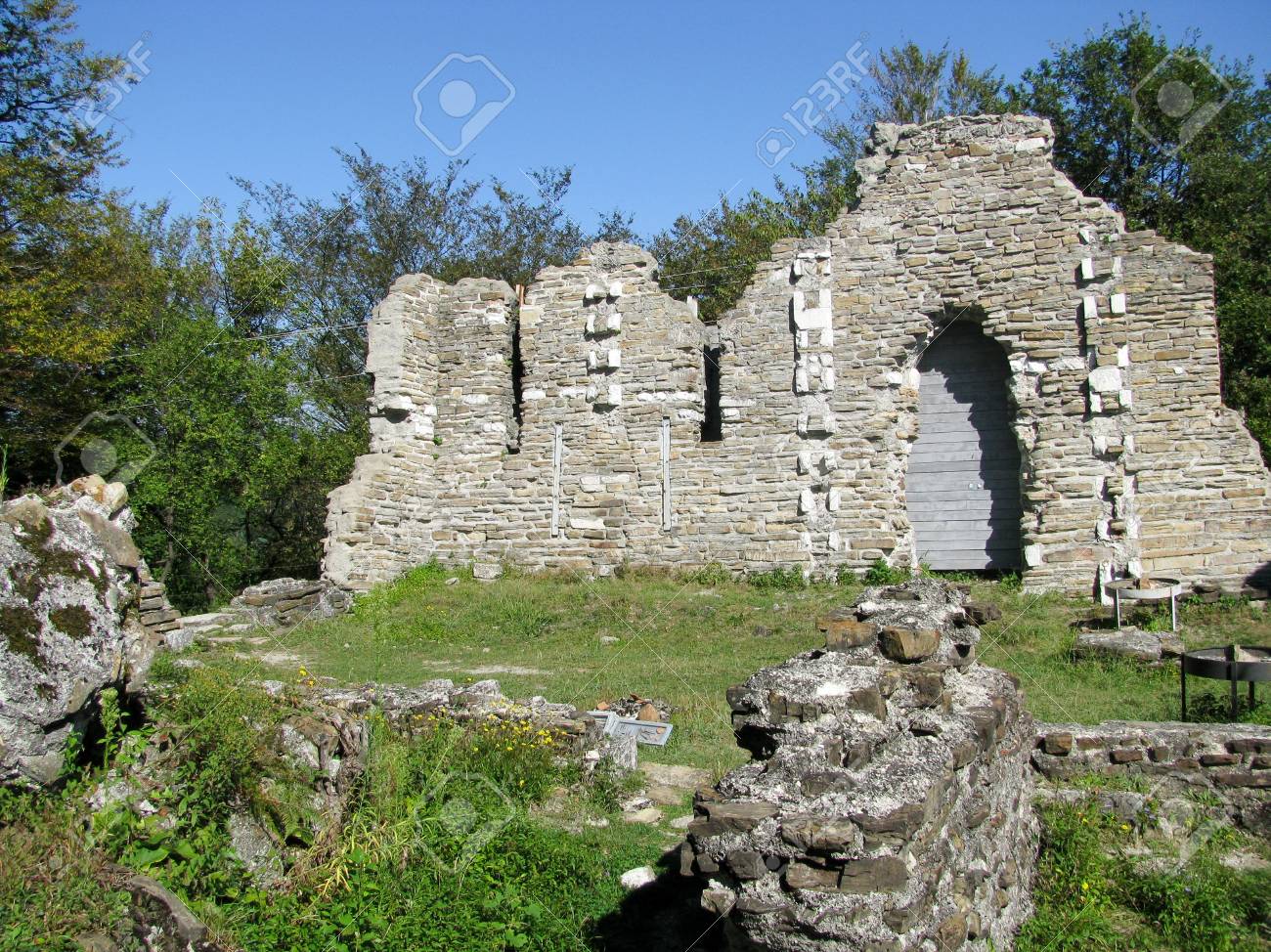 11487123-the-ruins-of-an-ancient-byzantine-church-russia-loo.jpg
