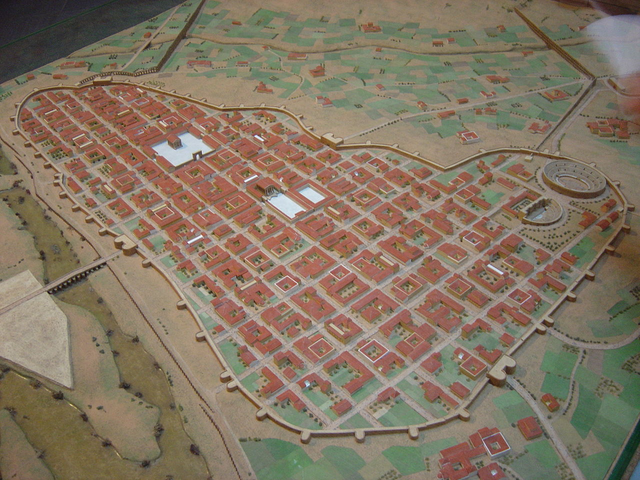 1280px-maqueta_emerita-augusta.jpg