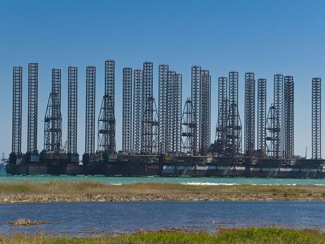 michael-runkel-offshore-oil-rigs-at-the-baku-bay-near-baku-azerbaijan-central-asia-asia.jpg