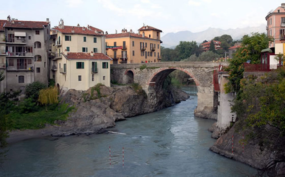 ivrea-ponte-vecchio.jpg