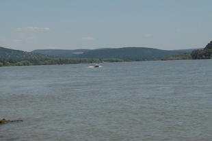 Képek a nagymarosi Duna partról