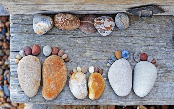 stone-footprints-land-art-iain-blake-12.jpg