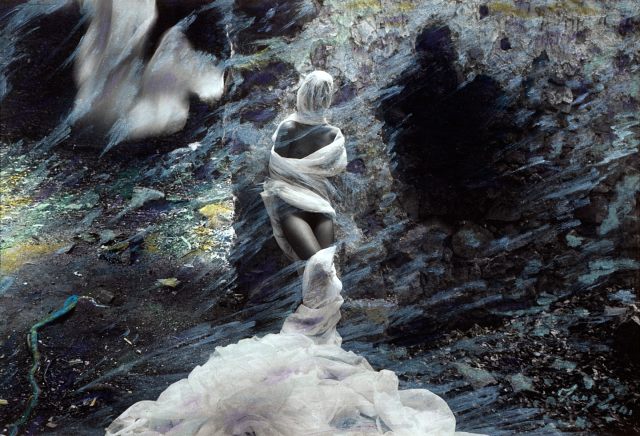 Jung Zseni Száműzetés, 2000. színezett.jpg