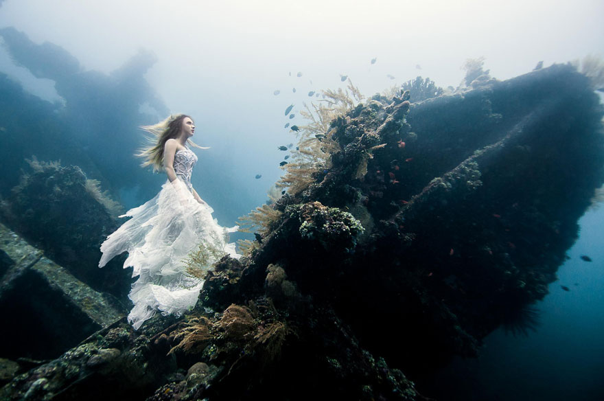 bali-shipwreck-divers-underwater-photoshoot-benjamin-von-wong-1.jpg