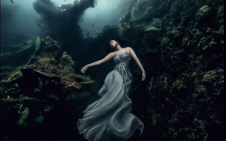 bali-shipwreck-divers-underwater-photoshoot-benjamin-von-wong-10.jpg